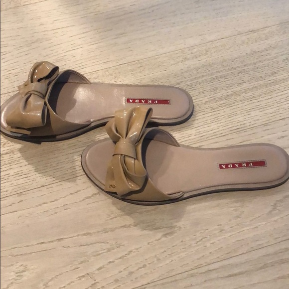 Nude Prada flip flops - Picture 2 of 5